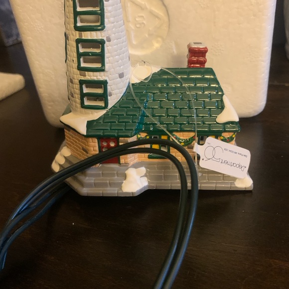 Dept 56 Snow Village lighthouse ornament - Picture 2 of 4